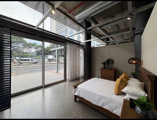 1,038M² RETAIL TO LET IN FORESHORE